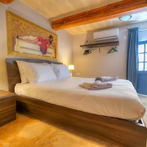  Casa vacanze Romantic&historical Maisonette In The Center Of Mbal1-1