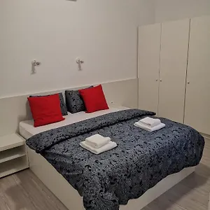 https://old-town-bar-party-apartments-on-street-tonitza.bucharesthotelsnow.com